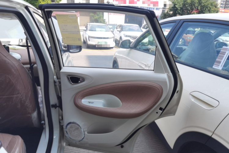 五菱汽车 五菱缤果 2025款 333km 灵犀互联款中控内饰45