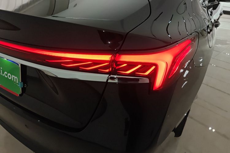 别克 君越 2023款 28T 越尊版车身外观9