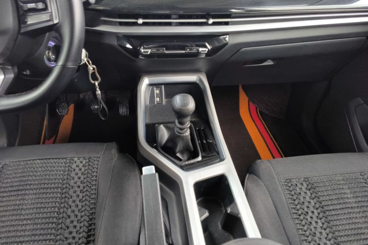 五菱汽车 五菱佳辰 2022款 1.5L 手动乐享精英型中控内饰18