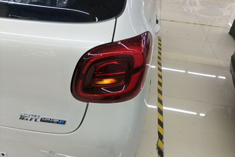 五菱汽车 宏光MINIEV 2025款 四门版 进阶款车身外观9