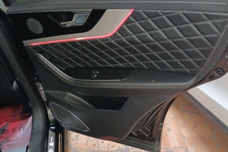 红旗HS5 2019款 2.0T 智联旗享四驱版中控内饰45