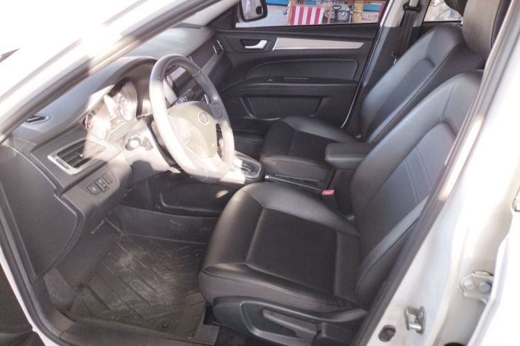 奔腾B30 2017款 1.6L 自动舒适型局部细节19