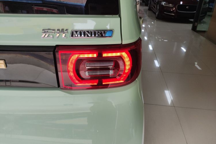 五菱汽车 宏光MINIEV 2022款 马卡龙臻享款 磷酸铁锂车身外观9