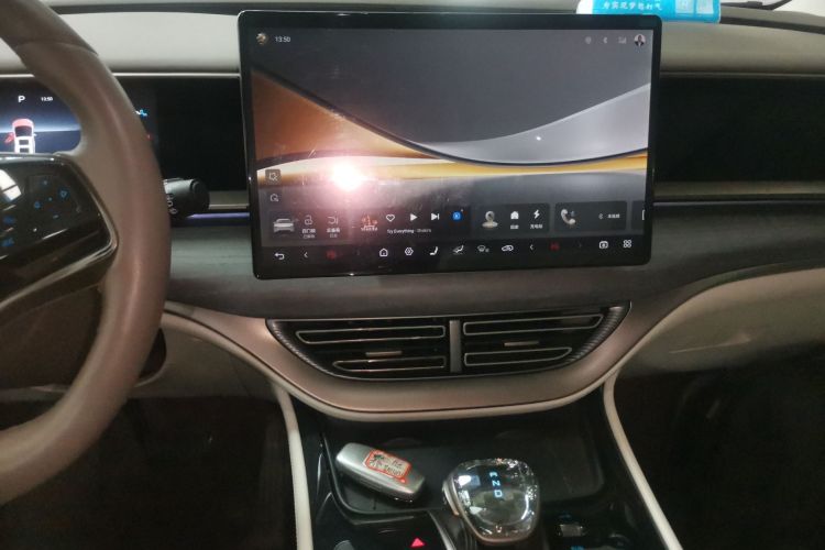 腾势D9 2022款 DM-i 970 四驱旗舰型中控内饰16