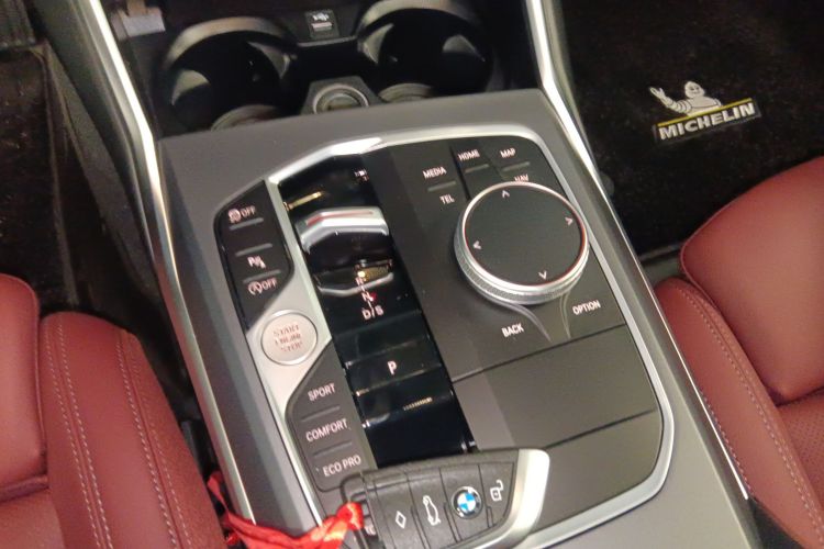 宝马3系 2025款 325i M运动套装中控内饰18