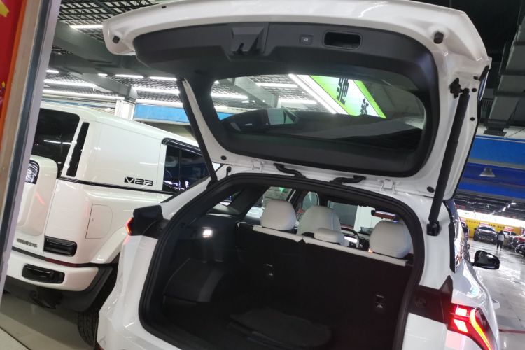 吉利银河 银河L7 2024款 1.5T 115km 星舰 龙腾版机舱底盘23