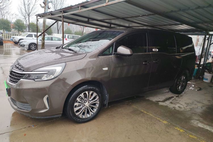 别克GL8 2020款 陆上公务舱 652T 舒适型车身外观4