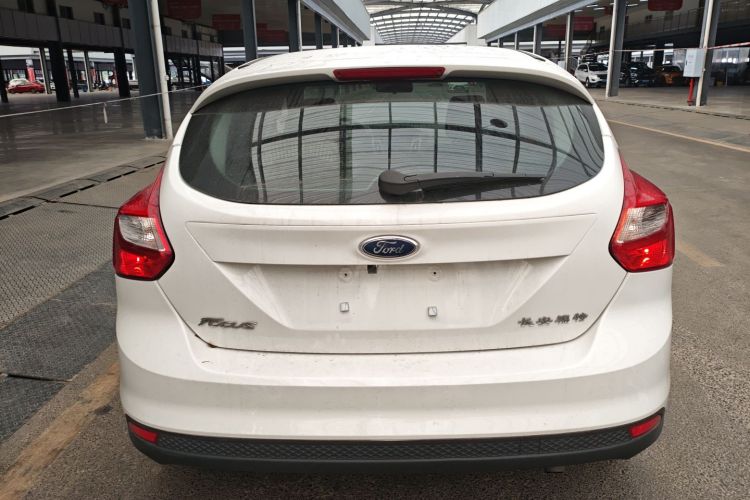 福特 福克斯 2012款 两厢 1.6L 自动舒适型车身外观6