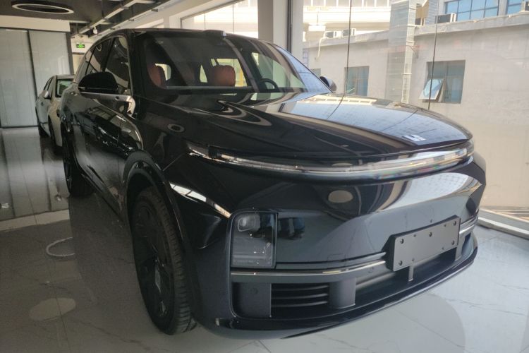 理想汽车 理想L7 2025款 Ultra 智能焕新版车身外观3