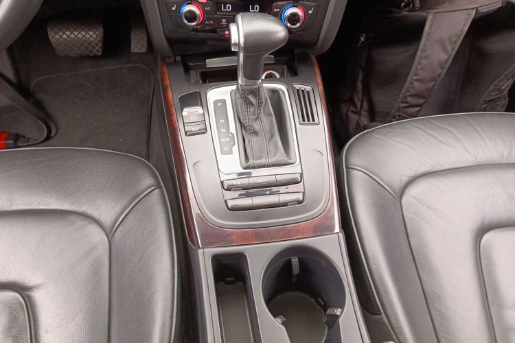 奥迪A4L 2015款 35 TFSI 自动舒适型中控内饰18