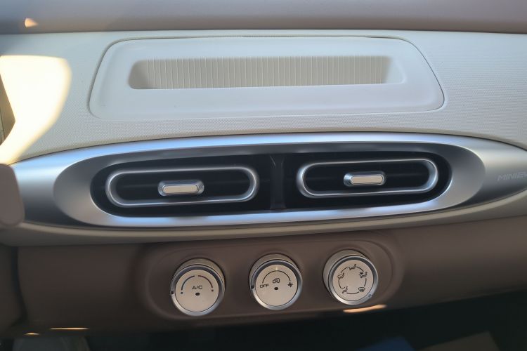 五菱汽车 宏光MINIEV 2025款 四门版 进阶款中控内饰16