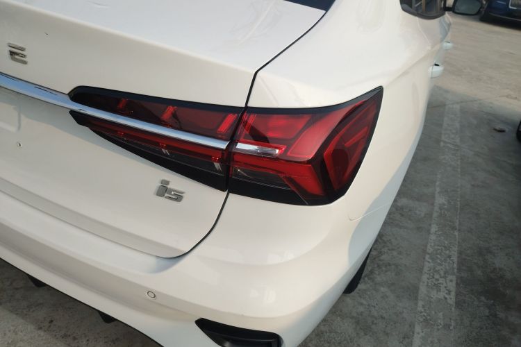 荣威i5 2021款 1.5L CVT铂金版车身外观6006