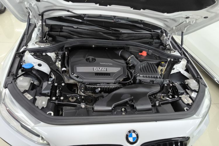 宝马1系 2021款 120i M运动曜夜版机舱底盘24