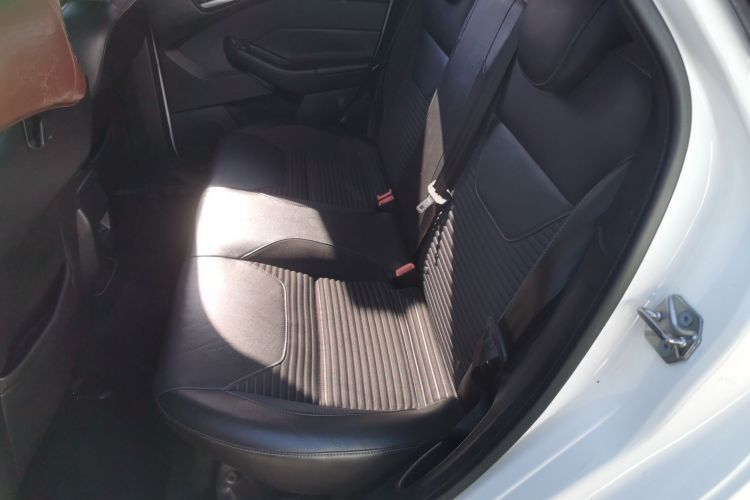 福特 福克斯 2017款 三厢 EcoBoost 180 自动精英型中控内饰21