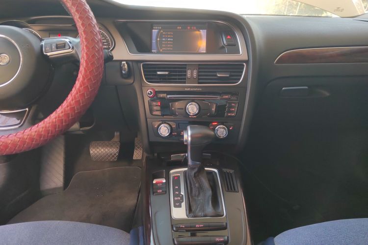 奥迪A4L 2015款 35 TFSI 自动舒适型中控内饰16