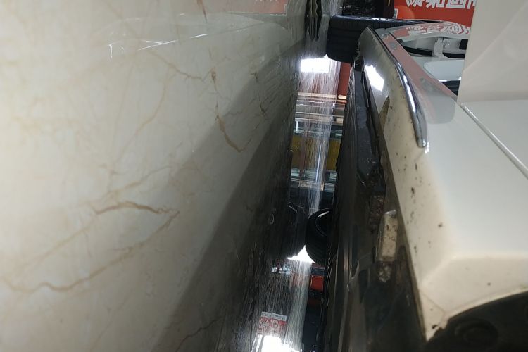 奔驰C级 2023款 改款 C 260 L 运动版局部细节9001