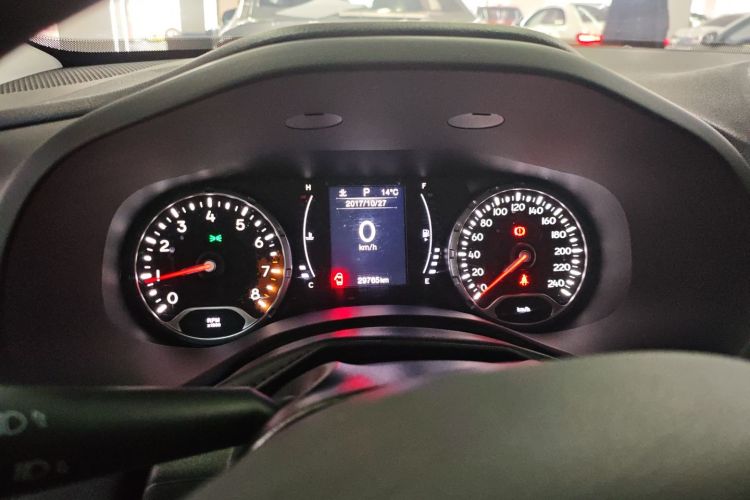 Jeep 自由侠 2017款 180T 自动高能版中控内饰14