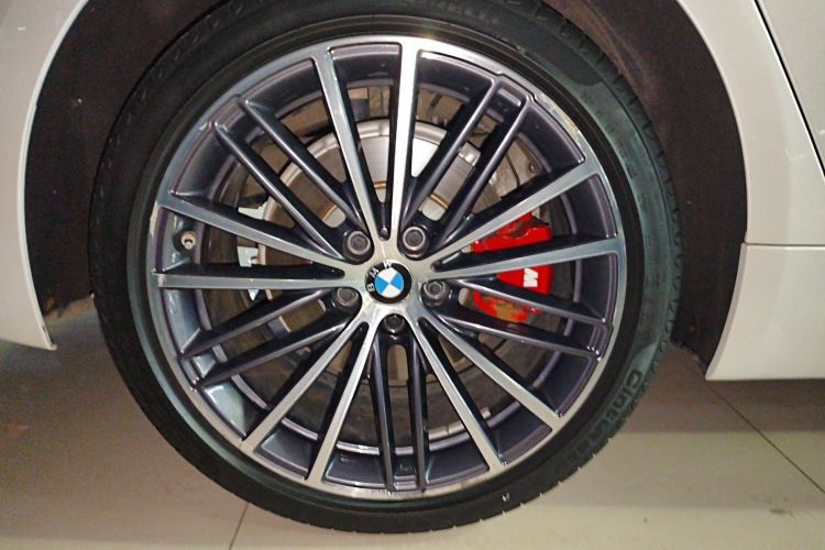 宝马5系 2022款 改款 530Li xDrive M运动套装车身外观6008