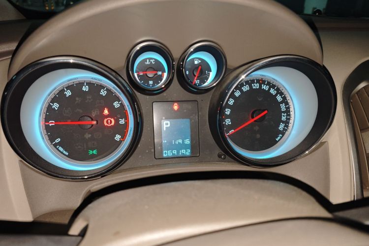 别克 英朗 2013款 GT 1.6L 自动时尚版中控内饰14