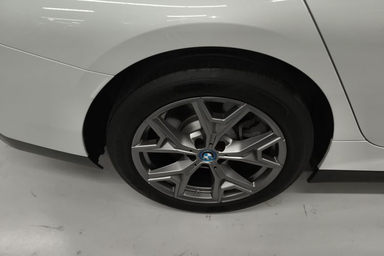 宝马i3 2022款 eDrive 35 L车身外观6008