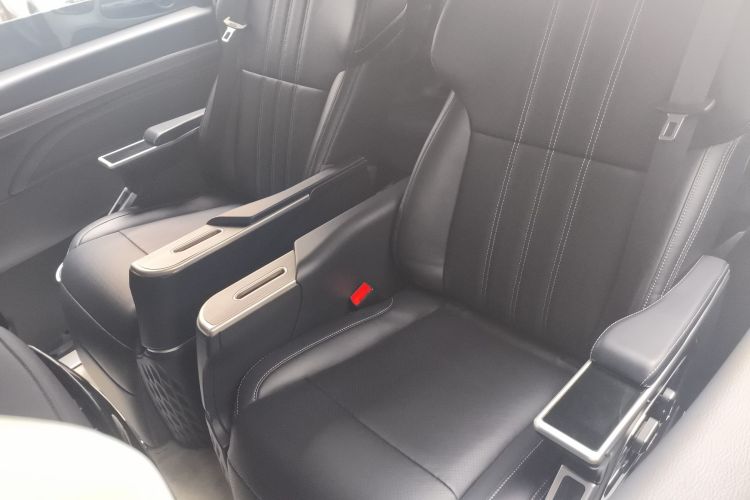 广汽传祺 传祺M8 2024款 领秀系列 390T 尊享版中控内饰21