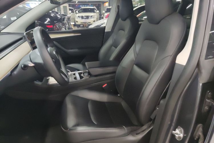 特斯拉 Model Y 2022款 长续航全轮驱动版中控内饰19