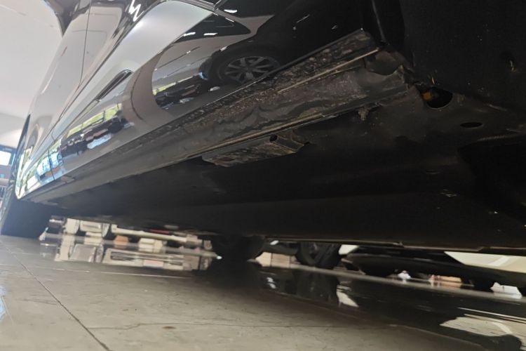 腾势D9 2024款 DM-i 1050 尊享型机舱底盘30