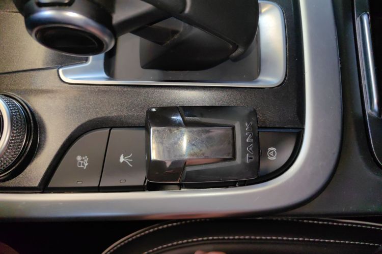 坦克300 2023款 越野版 2.0T 征服者中控内饰11