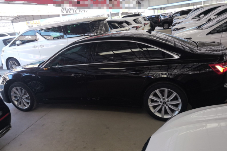 奥迪A6L 2024款 45 TFSI 臻选动感型车身外观4