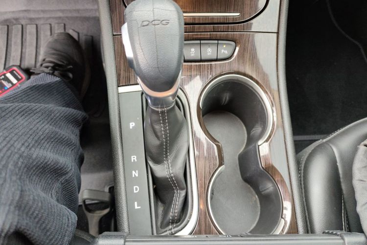 别克 威朗 2019款 三厢 20T 双离合领先型中控内饰18