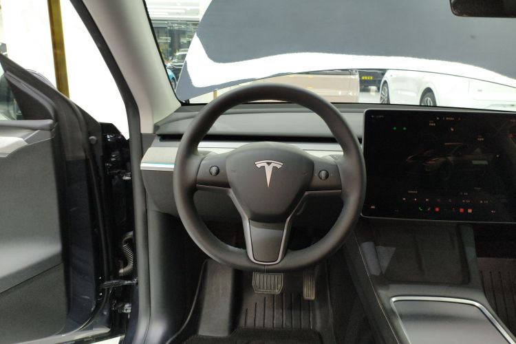 特斯拉 Model Y 2024款 后轮驱动版中控内饰13