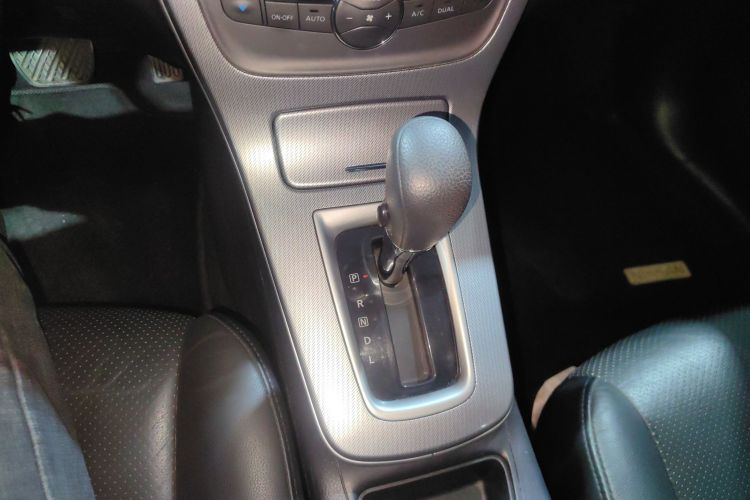 日产 轩逸 2014款 1.6XV CVT尊享版中控内饰18