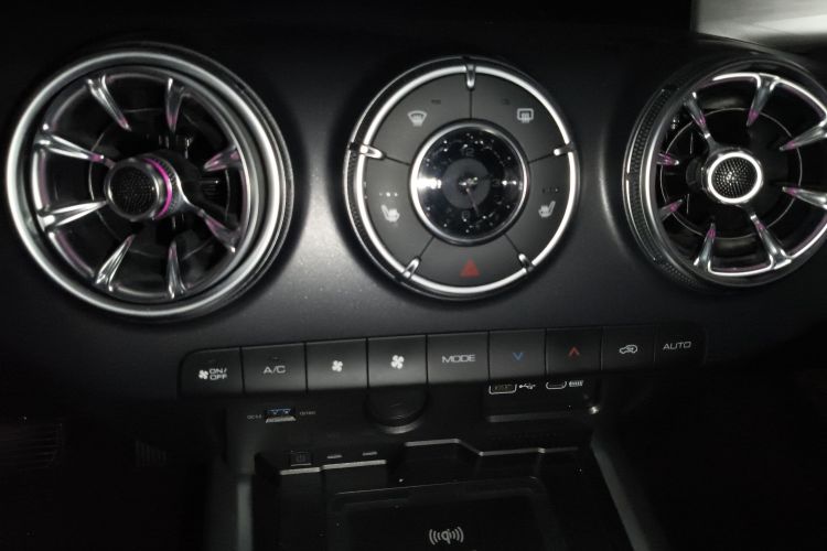 坦克300 2023款 越野版 2.0T 征服者中控内饰16