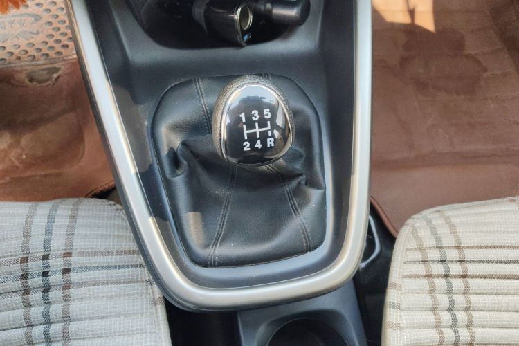 福特 福睿斯 2017款 改款 1.5L 手动舒适型中控内饰18