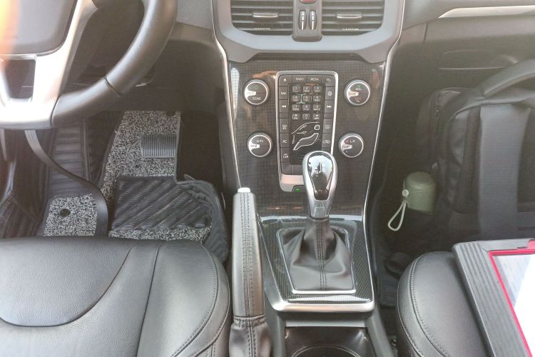 沃尔沃V40 2017款 T3 智逸版局部细节18