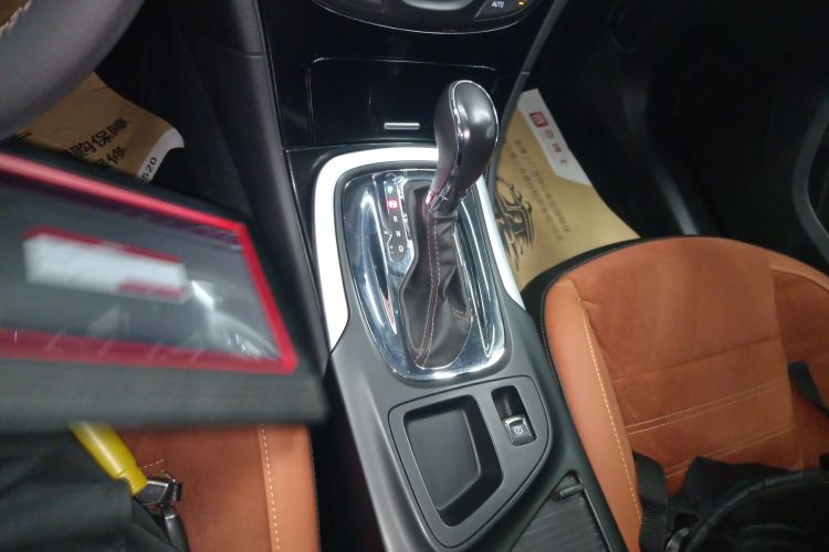 别克 君威 2015款 1.6T 精英技术型中控内饰18