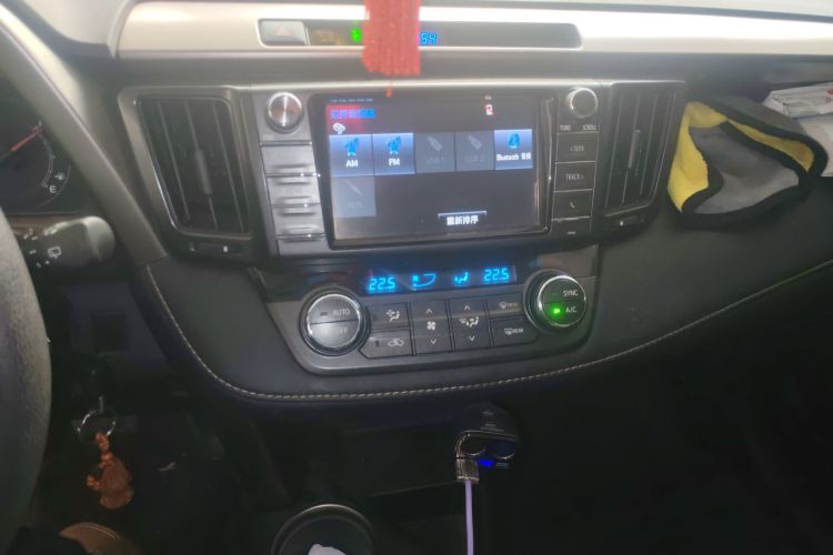 丰田 RAV4荣放 2015款 2.0L CVT两驱风尚版中控内饰16