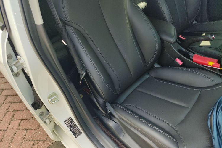 别克 英朗 2021款 改款 典范 1.5L 自动精英型局部细节41