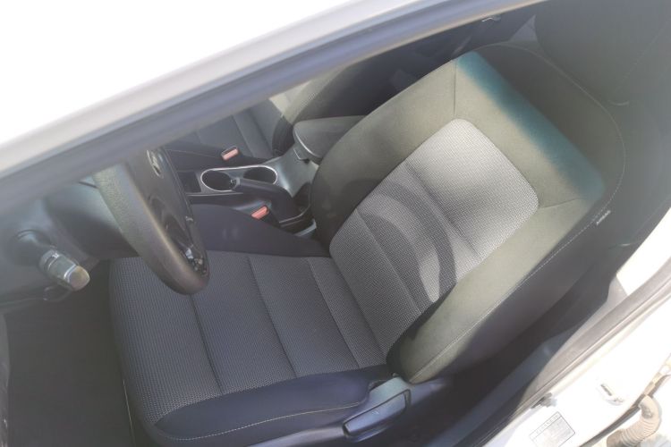 起亚K3 2016款 1.6L 自动GL中控内饰19