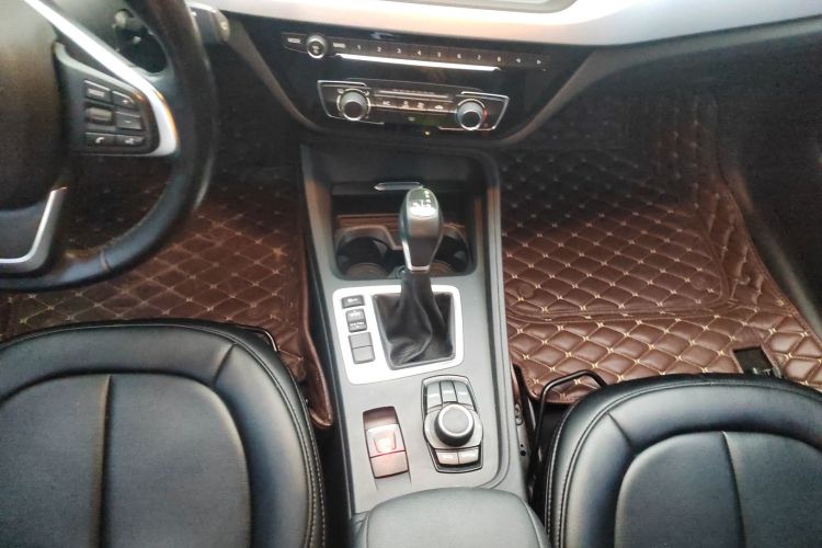 宝马1系 2017款 118i 时尚型中控内饰18