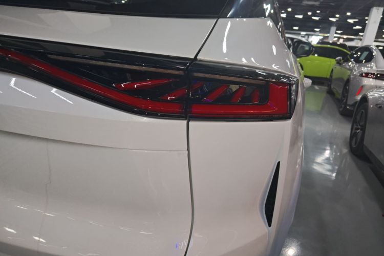 长安UNI-Z新能源 2024款 蓝鲸智电iDD 125km 卓越型车身外观9