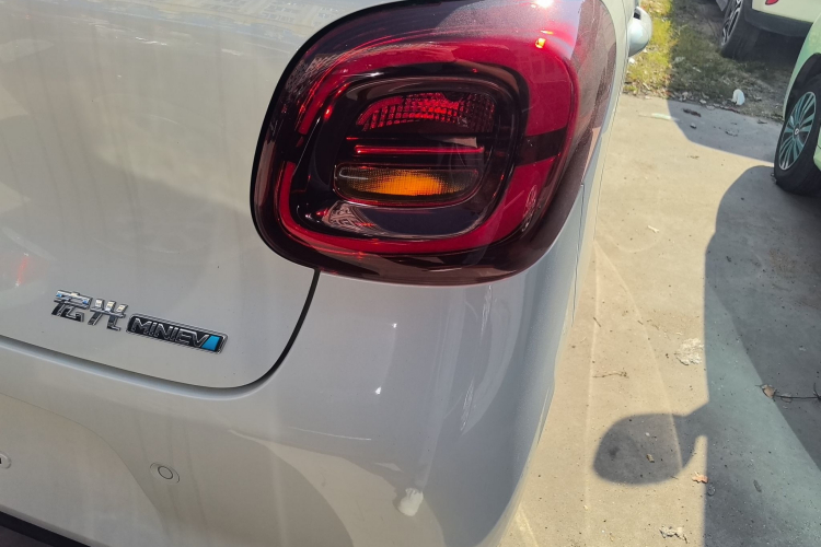 五菱汽车 宏光MINIEV 2025款 四门版 进阶款车身外观9