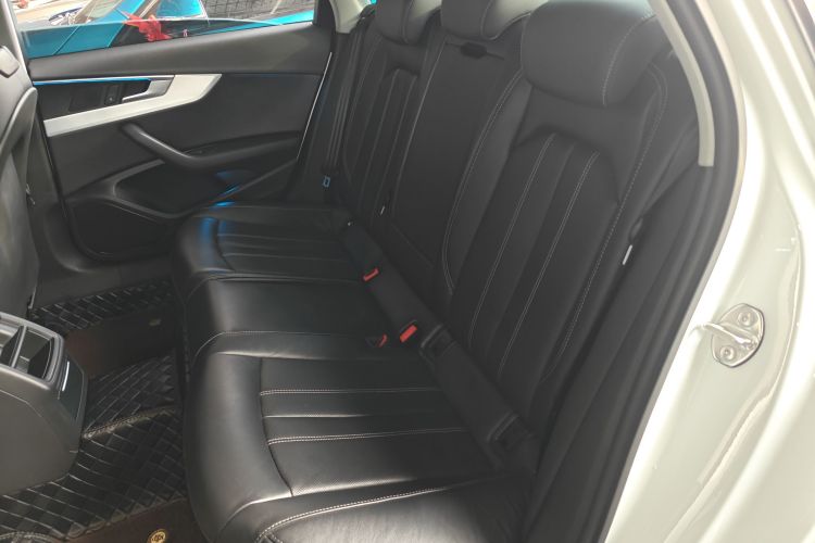 奥迪A4L 2023款 40 TFSI 时尚动感型中控内饰7004