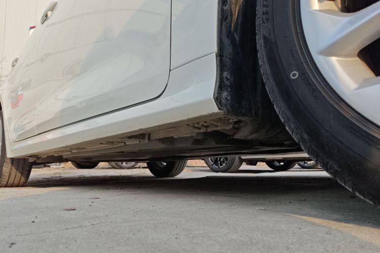 丰田 卡罗拉 2021款 双擎 1.8L E-CVT精英版局部细节9001