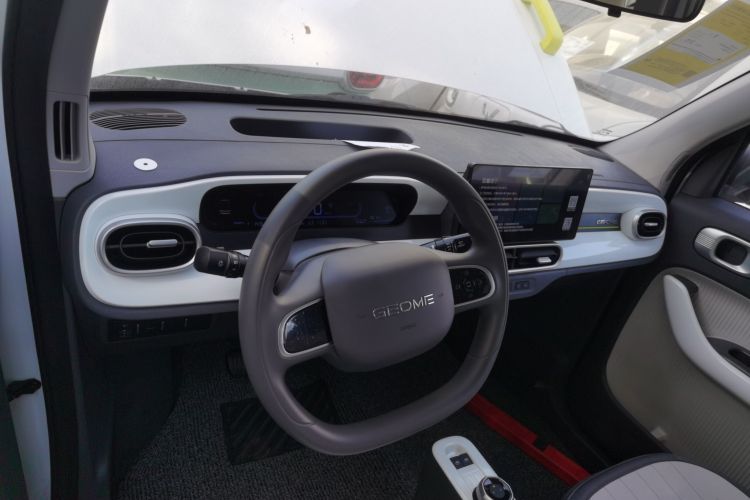 吉利银河 2025款 210km 熊猫骑士中控内饰12