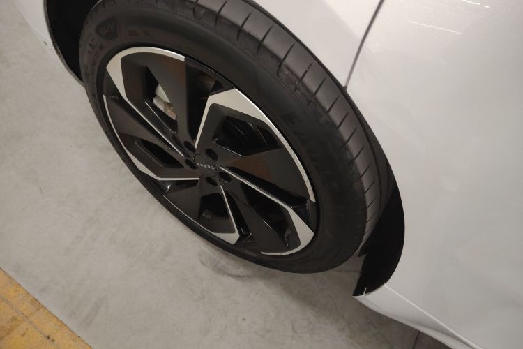 极氪001 2022款 长续航双电机 WE版车身外观6008