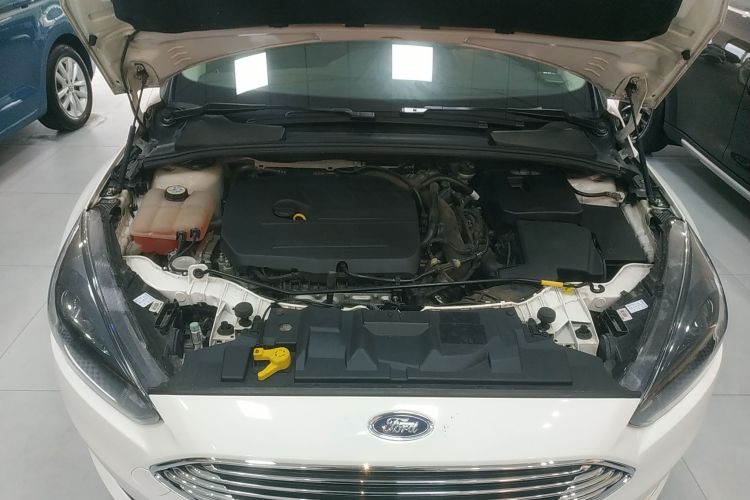 福特 福克斯 2017款 三厢 EcoBoost 180 自动精英型局部细节24