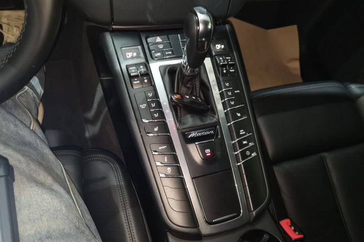 保时捷 2017款  Macan 2.0T中控内饰18