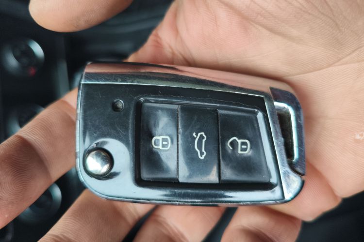 大众 高尔夫 2019款 200TSI DSG舒适进取版 国VI中控内饰7001