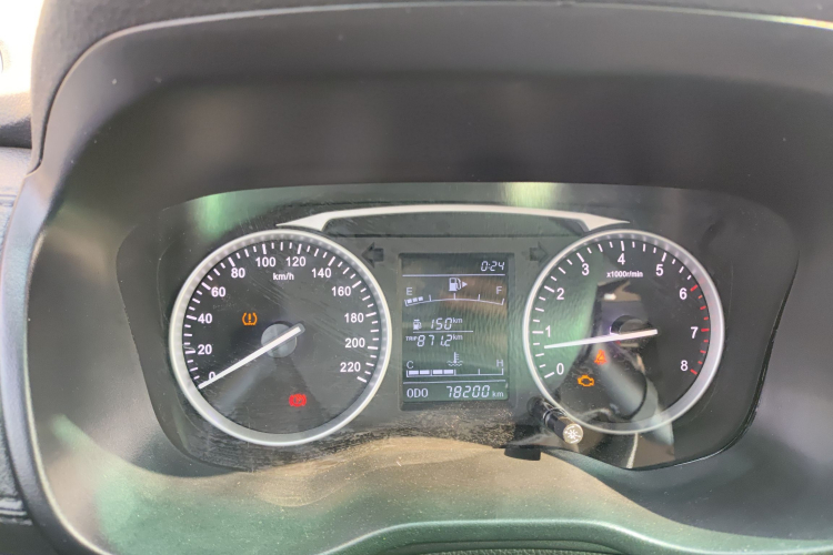 SWM斯威汽车 SWM斯威X7 2020款 2.0L 手动冠军版 7座中控内饰14